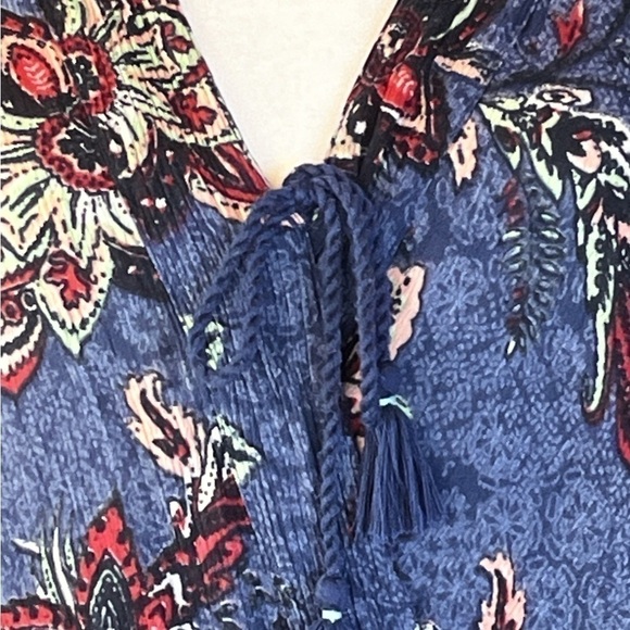 🎁3 for $30 HOLLISTER Floral Boho Faux Wrap Tassel Peasant Blouse Size Small - Picture 4 of 9